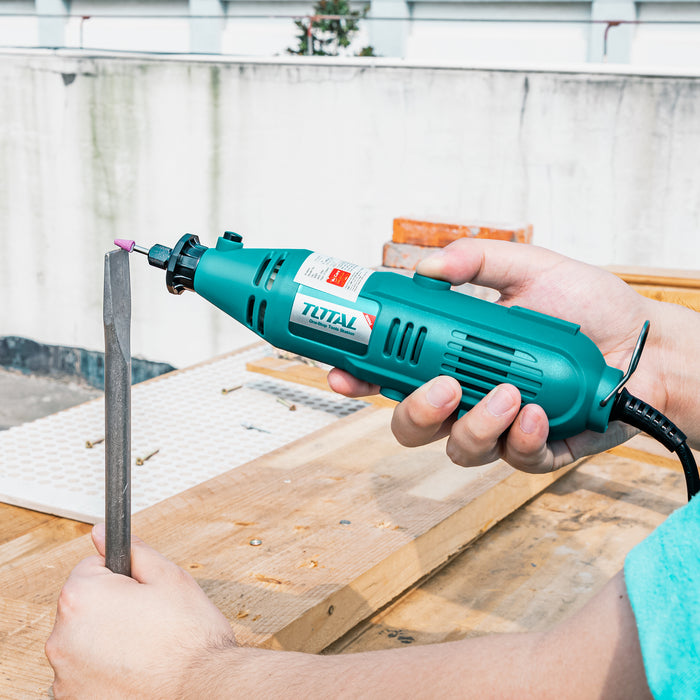 Herramienta Multiuso Full 130W TOTAL: La Clave para Proyectos Personalizados