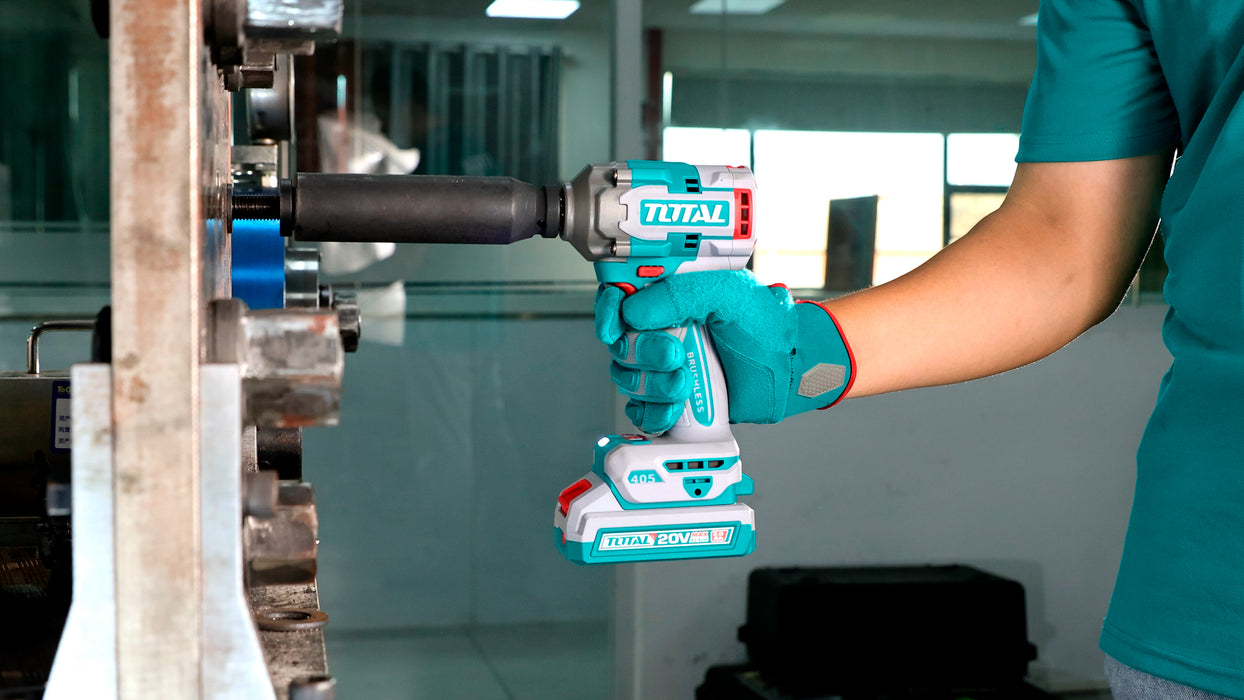 Llave Impacto 405Nm 20v 1/2» + Linterna + 2 Baterías + Dados